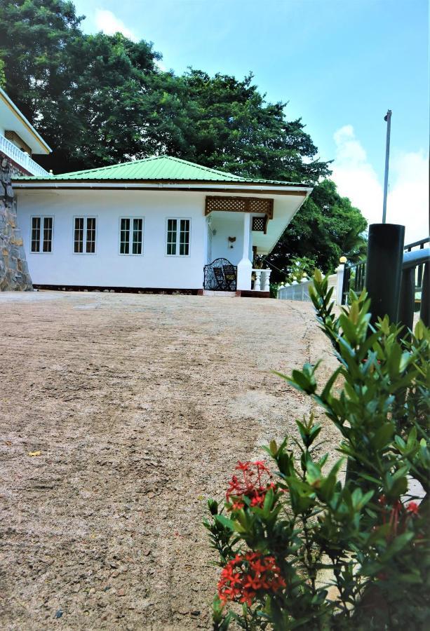 Seychelles Yellow Petals Anse Boileau Exterior foto